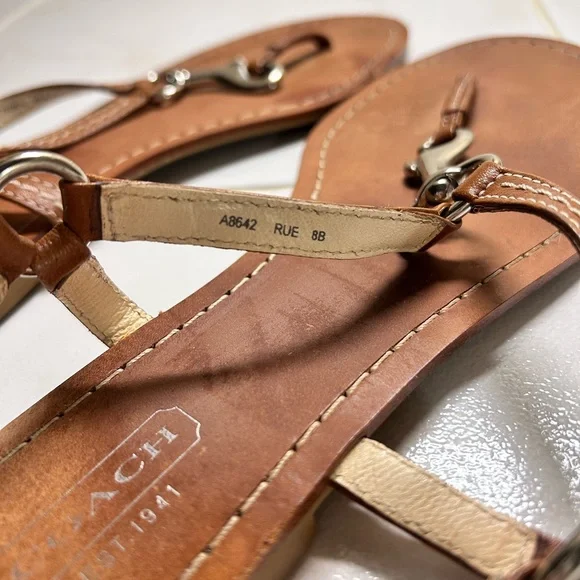 Unique💛Coach Rue Dog Leash Flat Sandals - Picture 4 of 5